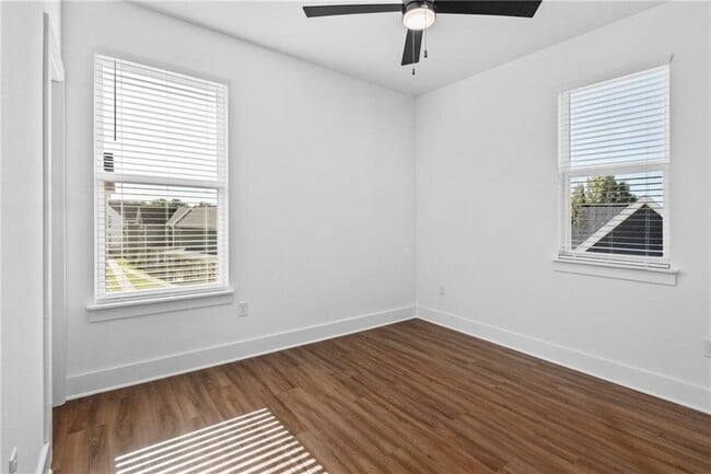 Building Photo - 913 S Wichita Ave