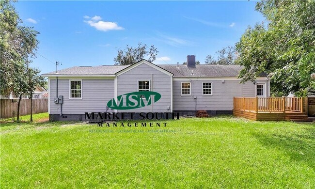 Building Photo - 326 Columbus Dr