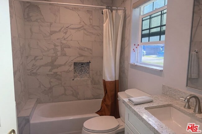 Building Photo - 1337 W Olive Ave