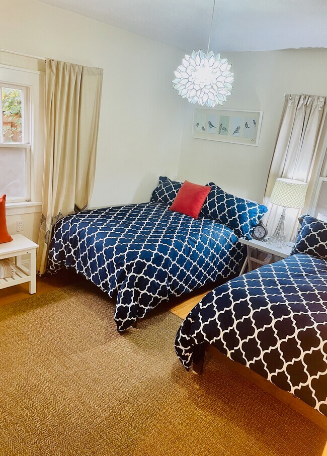 Building Photo - 3115 NE Schuyler St