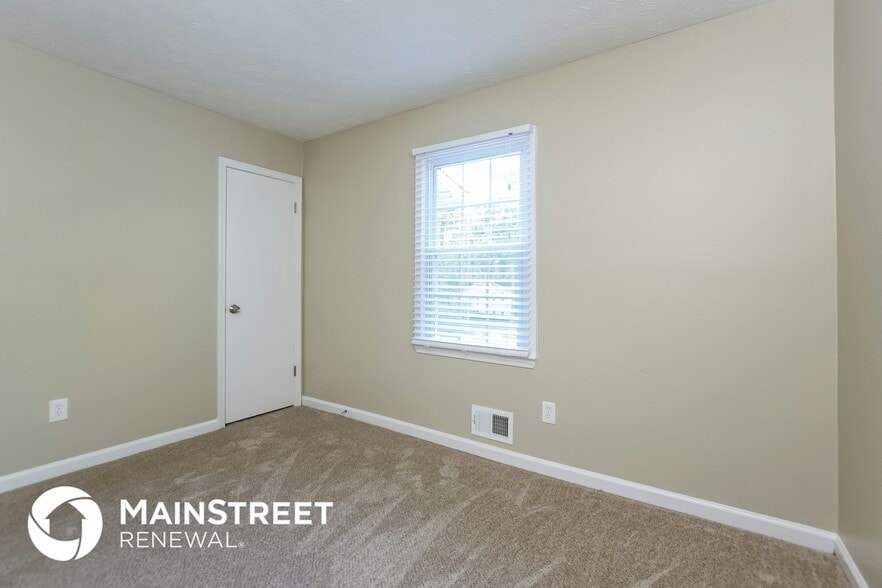 Building Photo - 371 Indian Hills Dr