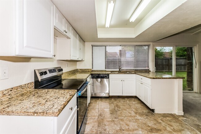Building Photo - 16814 Macleish Dr