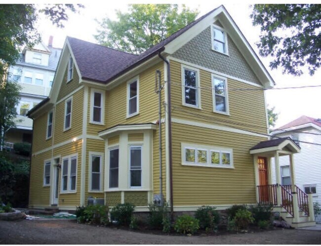 Building Photo - 23 Rowe St