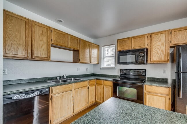 Building Photo - 1152 S Yosemite Way