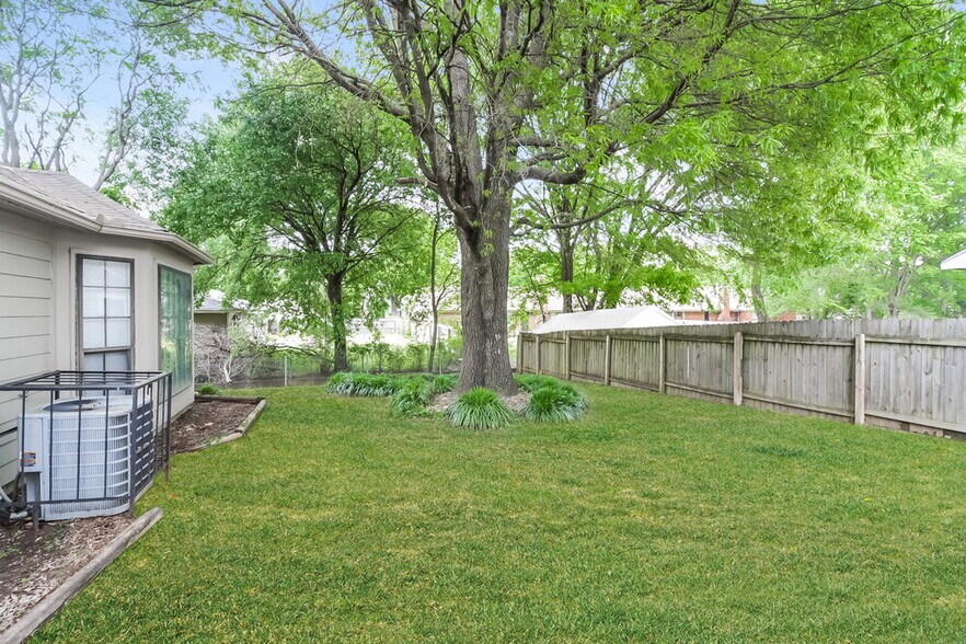 Building Photo - 6708 Henredon Dr