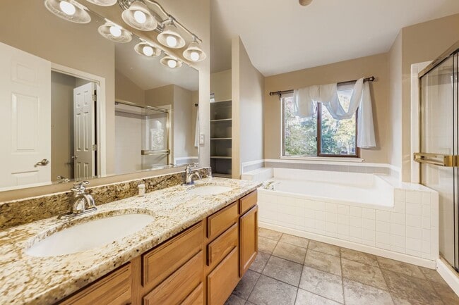 Building Photo - 4854 Franklin Dr