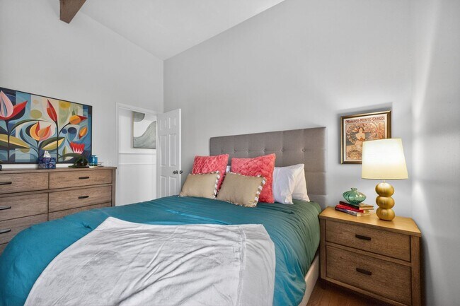 Building Photo - 5BR Retreat w/ Private Indoor Pool In Greensburg