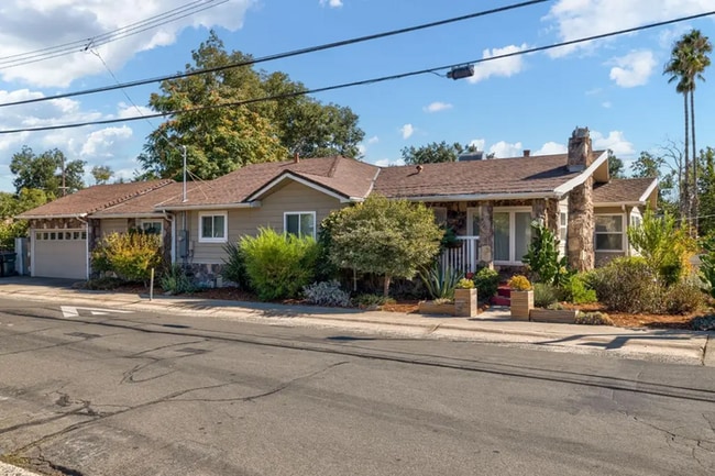 Building Photo - Welcome to this stunning 4-bedroom, 2-bath...