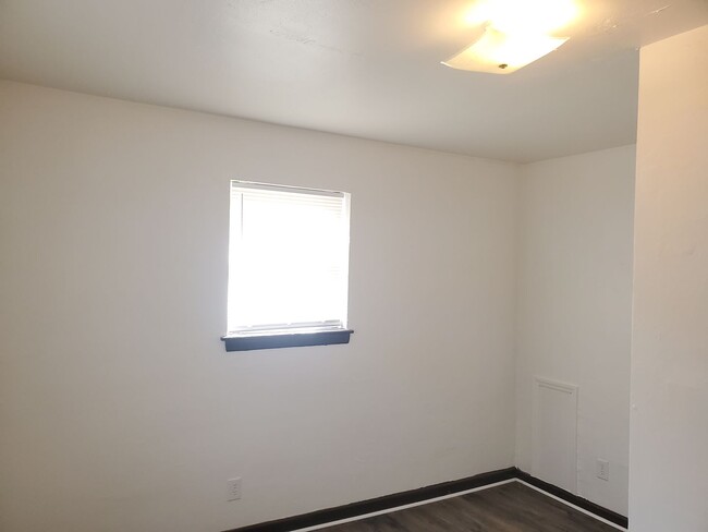 Building Photo - Chesapeake: 2 bedroom 1 bath Duplex in Gre...