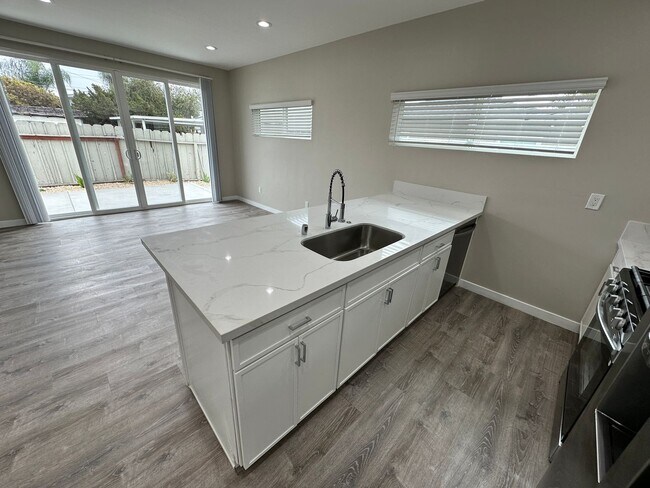 Building Photo - Brand New in 2025! (Lease out, pending sig...