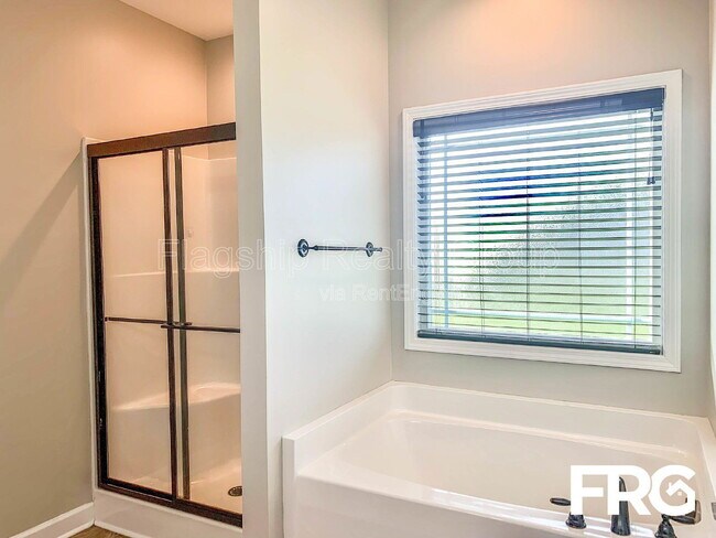 Building Photo - 230 Planters Ridge Dr