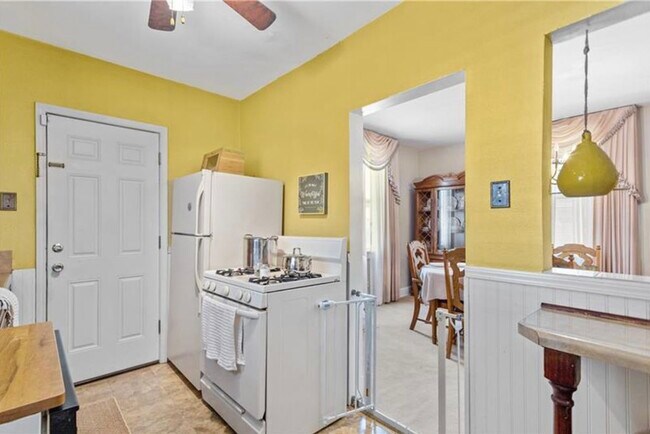 Building Photo - 2315 Los Angeles Ave