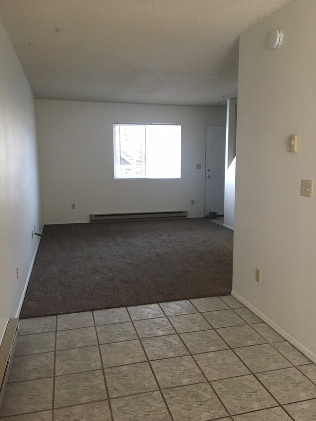 Building Photo - 2 Bedrooms 1 Bathroom-Pet Friendly