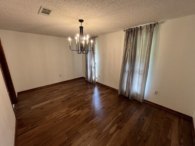 Building Photo - Spacious 4BR Brick Home with Office, Fireplace & Fenced Yard in Parkwood Terrace