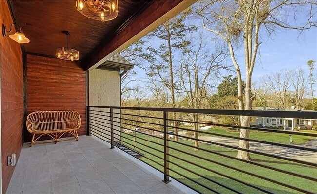 Building Photo - 537 Stillwood Dr