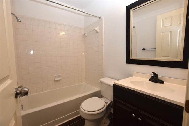 Building Photo - 240 Briarstone Dr