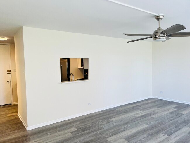 Building Photo - 1401 E 55th St