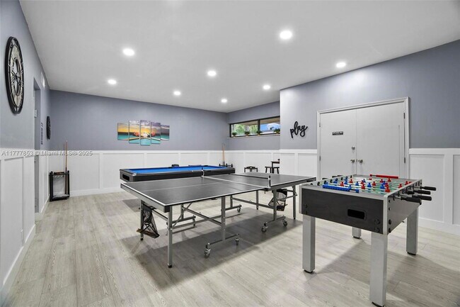 Building Photo - 2313 S Cypress Bend Dr