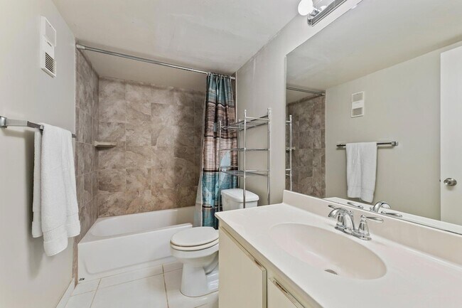 Building Photo - 1605 S US Hwy 1