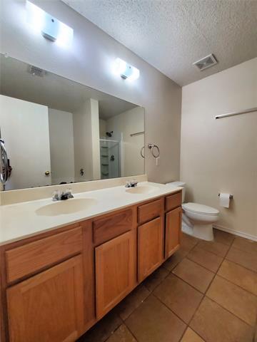 Building Photo - 2224 Red Oak Dr