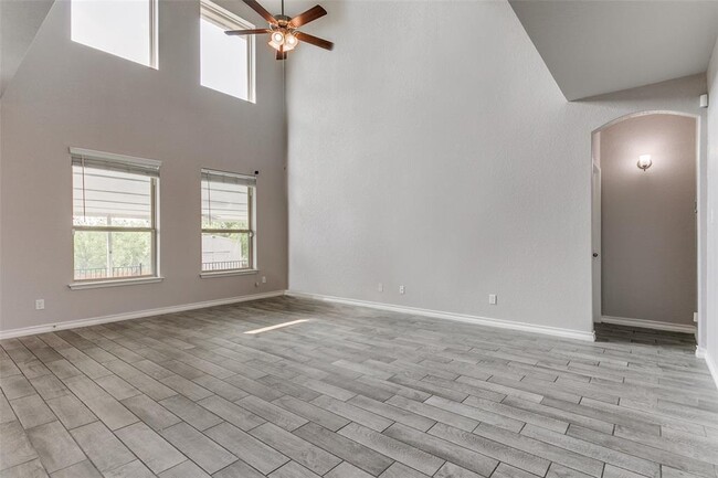 Building Photo - 617 Saddle Forest