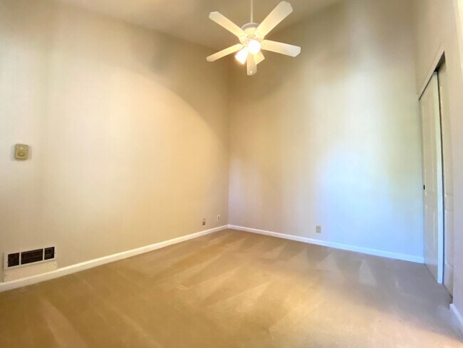 Building Photo - 3BD 3BA Condo in Andalusia Gated Community...