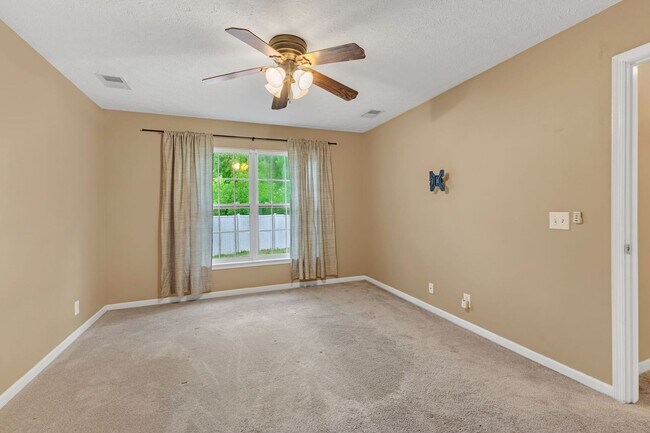 Building Photo - Awesome 3BR/2BA home near Percy Priest!