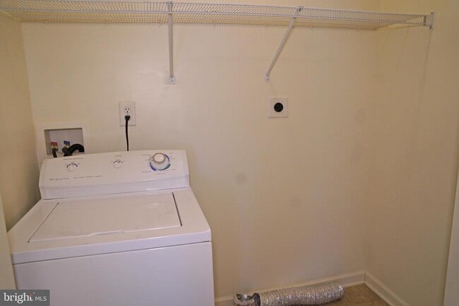 Building Photo - 122 Sinker Dr