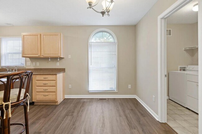 Building Photo - 3 Bedroom 2 Bath House