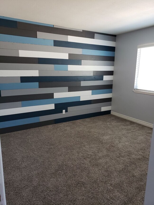 Building Photo - Single Family Residence Located on The Mesa