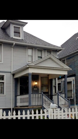 Building Photo - 1748 Calumet St