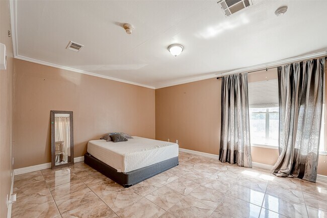 Building Photo - 7711 Beechnut St