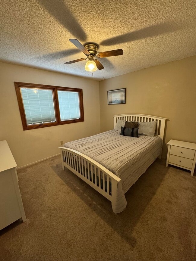 Building Photo - Fully Furnished Home Near the Beach in Gro...