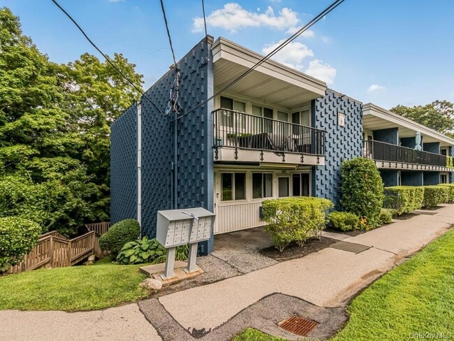 Building Photo - 9 Wyndover Woods Ln