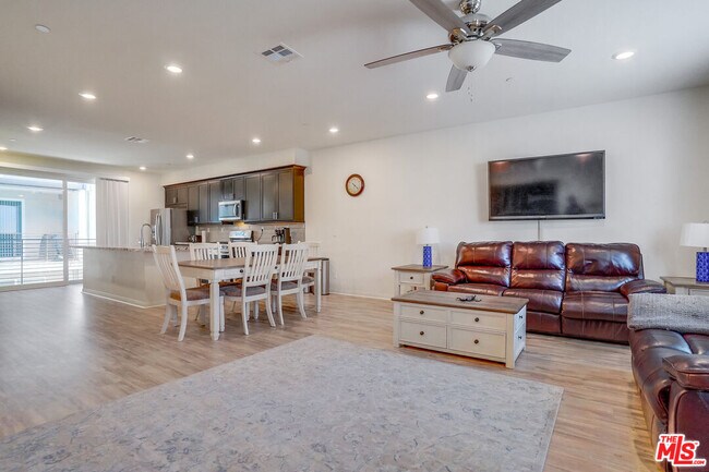 Building Photo - 20619 Oakglen Ln