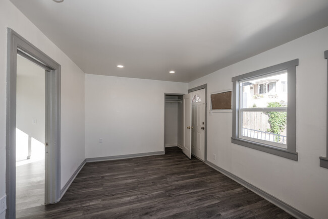Building Photo - 5248 Almont St