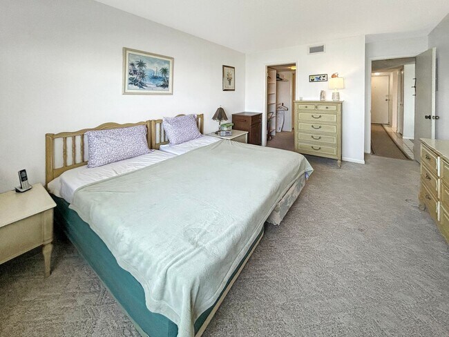 Building Photo - Waterfront Furnished 1 Bed, 1.5 Bath at Chateau Towers – 9th Floor with Balcony