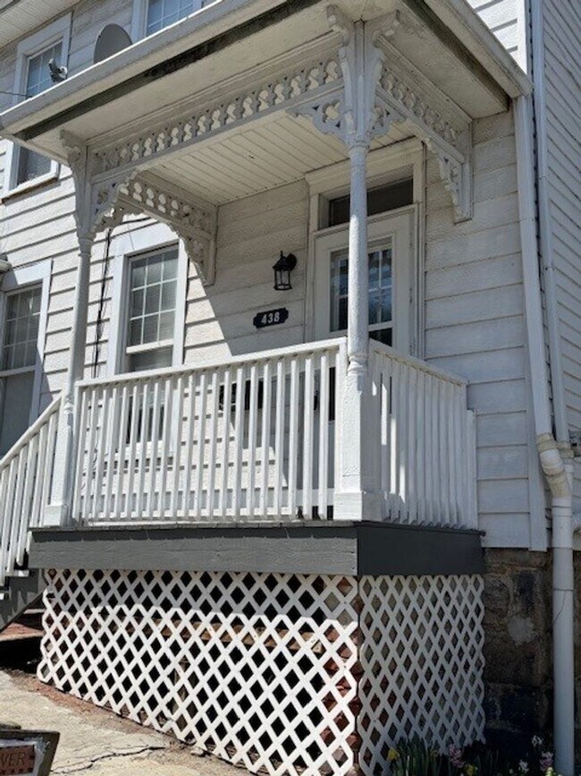 Building Photo - 438 Mulberry St