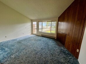 Building Photo - Edgewood Triplex