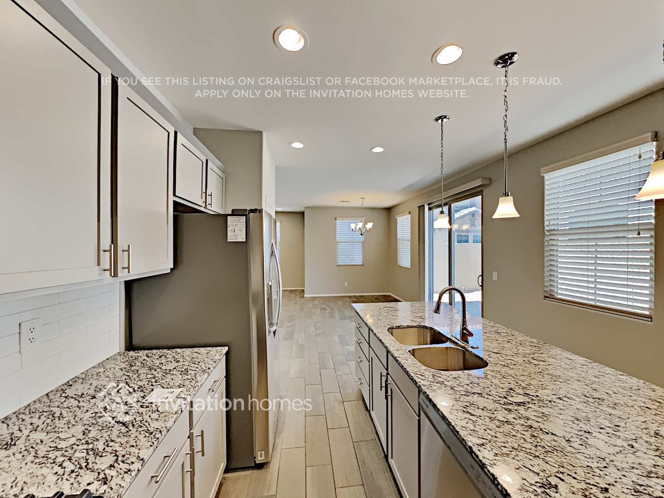 Building Photo - 252 N Sandal