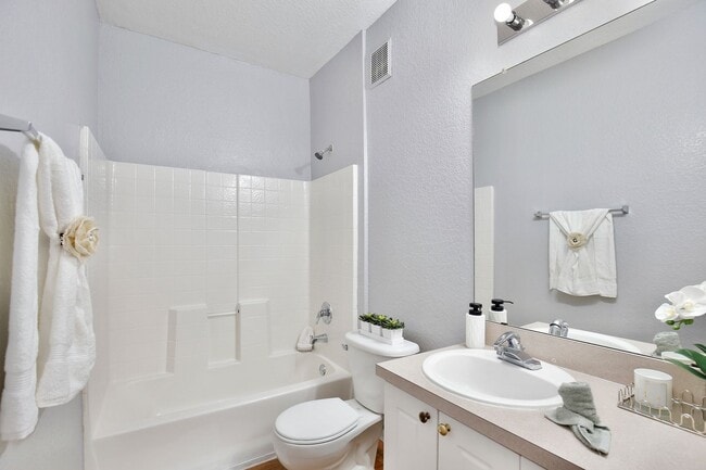 Building Photo - Crescent Place 26-100