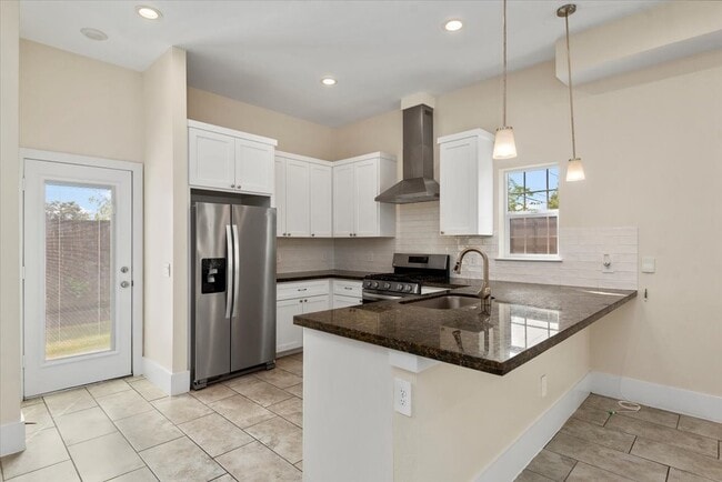 Building Photo - 2002 Lynnfield St