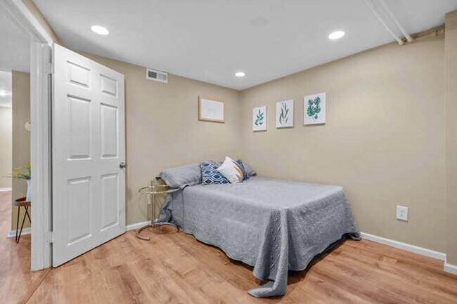 Building Photo - Updated 3-Bedroom, 2-Bath Home in the Hear...