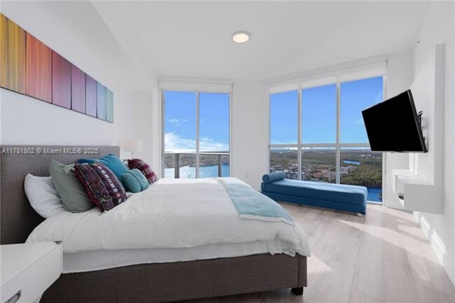 Building Photo - 17111 Biscayne Blvd