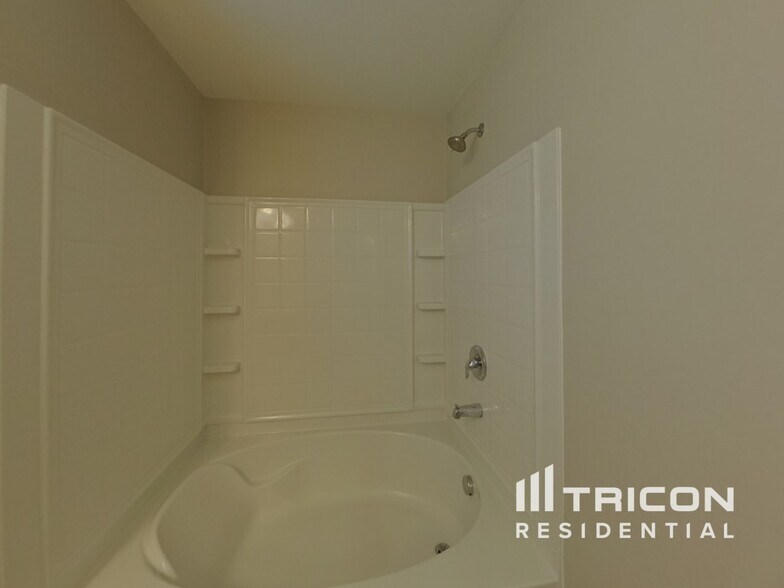 Building Photo - 845 Alta Wy