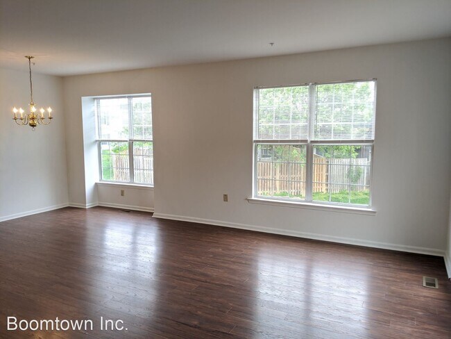 Building Photo - 4 br, 3.5 bath House - 104 Rock Creek Court