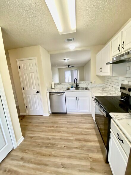 Building Photo - 1082 Antigua Cir