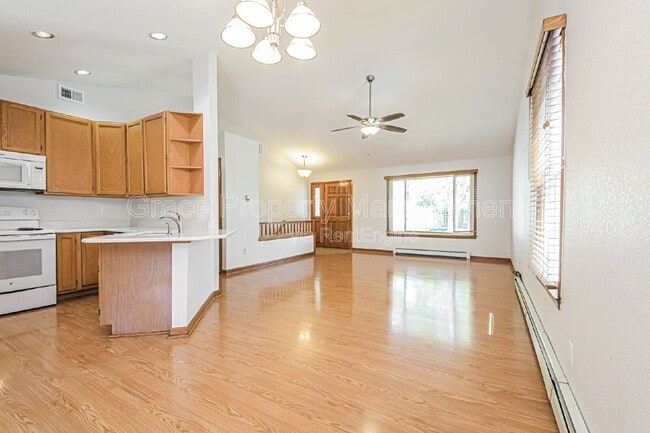 Building Photo - 2586 E 125th Pl