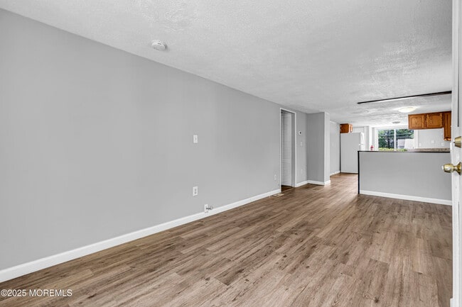 Building Photo - 75 River Dr