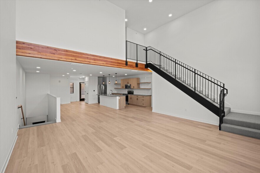 Building Photo - 3009 N Oak Trafficway